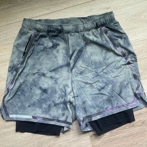 Men’s LuLuLemon lines surge 6” shorts - size medium
